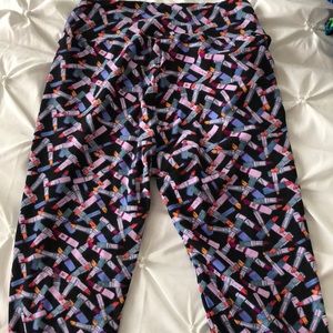 LuLaRoe OS leggings lipstick print